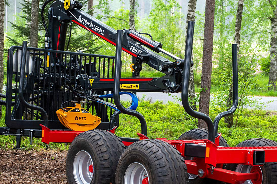crane-equipped trailers within forestry transport